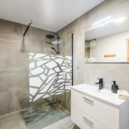 Arnostka Apartment *